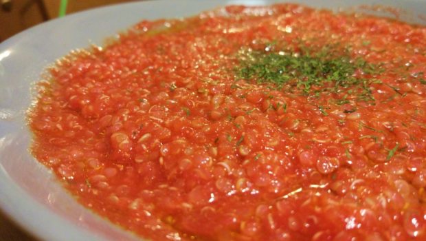 Zuppa di quinoa vegan al (finto) pomodoro senza nichel