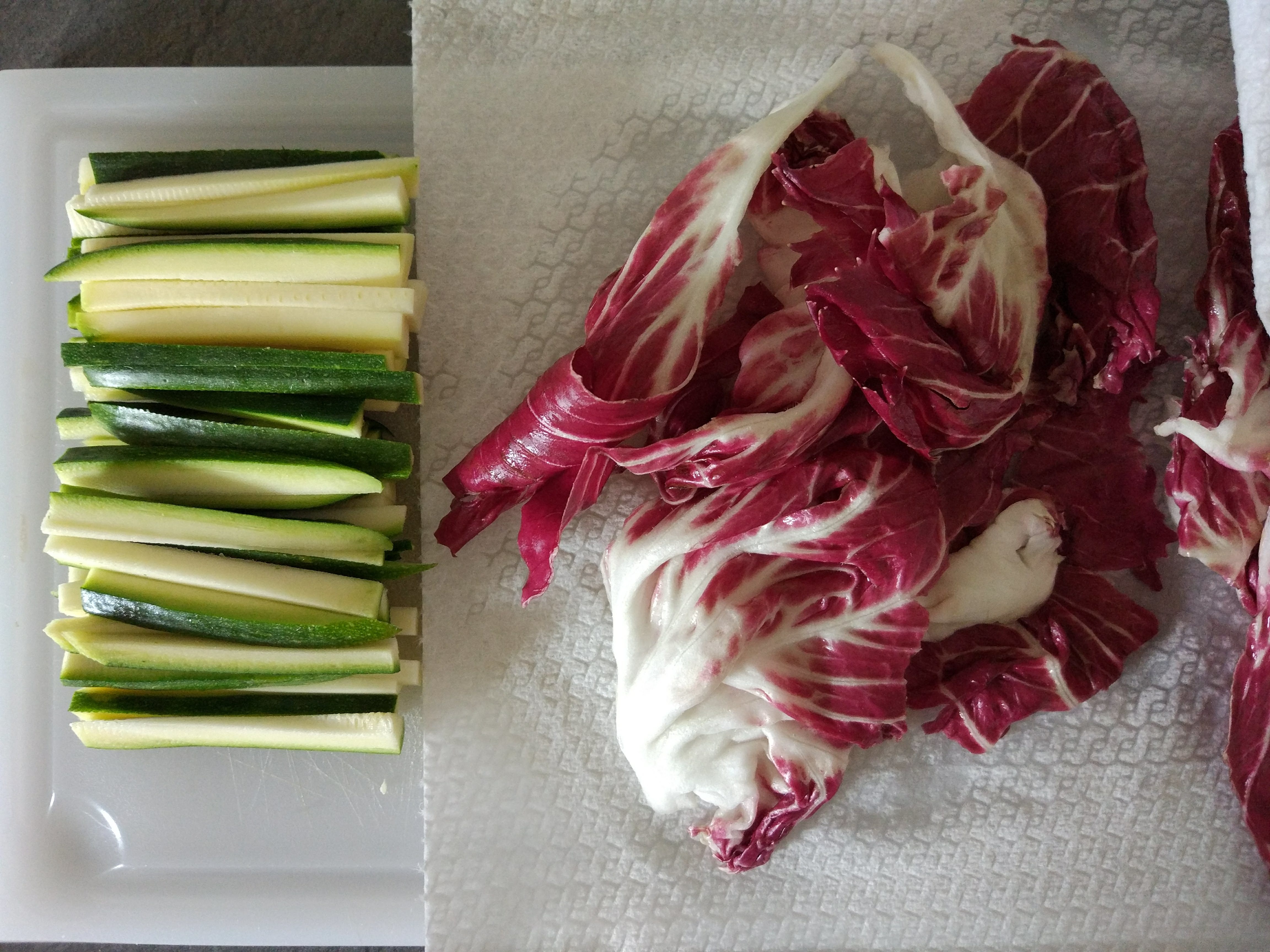Tagliare le zucchine a sticks