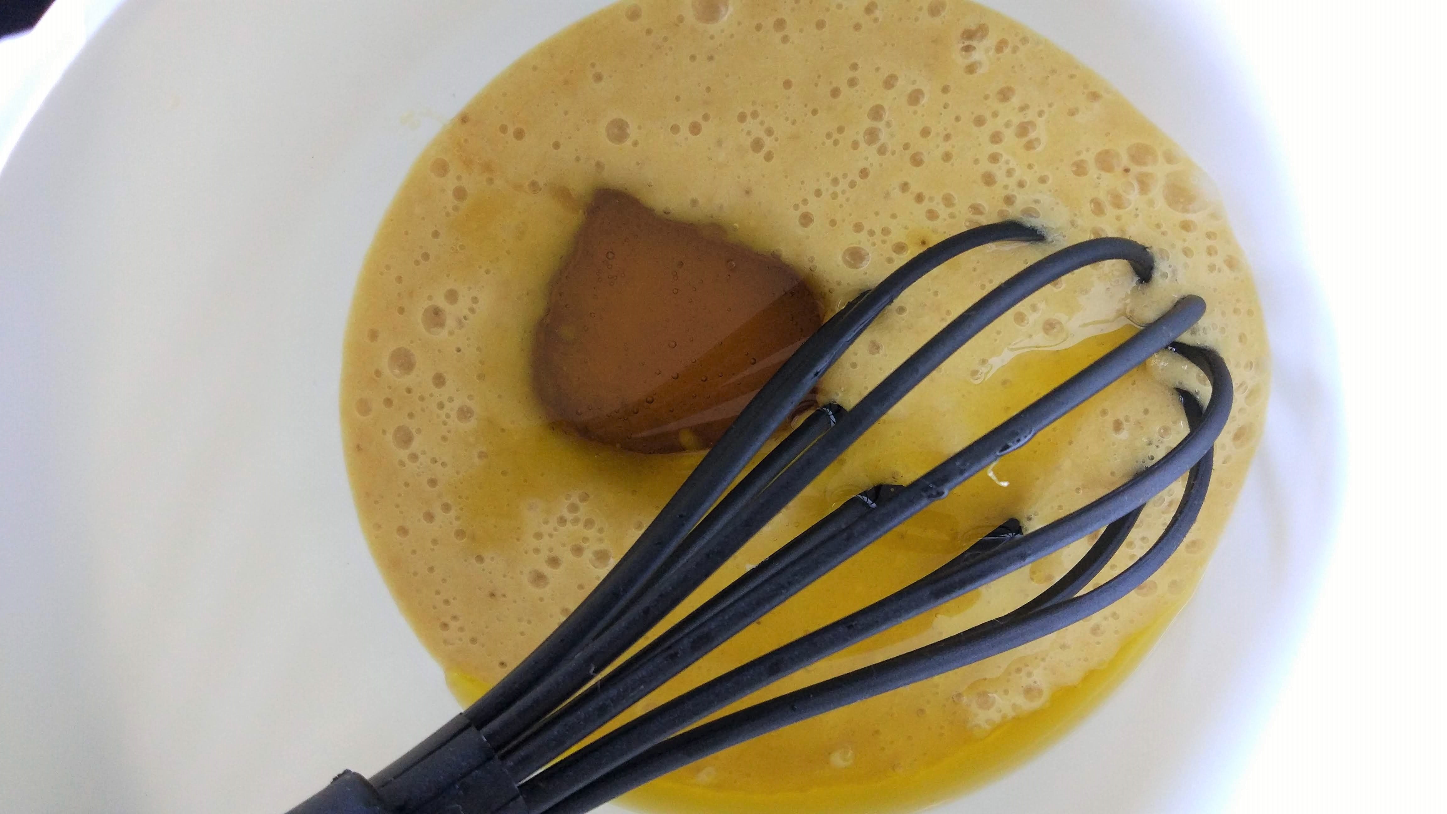 incorporare lo sciroppo di riso e l'olio